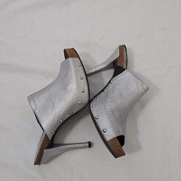 DONALD J PLINER METALLIC STUDDED PEEP TOE HEELED SHOES SIZE 8 - Picture 4 of 9